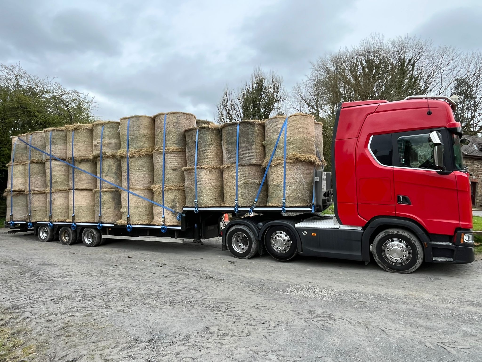 Hay bale transportation